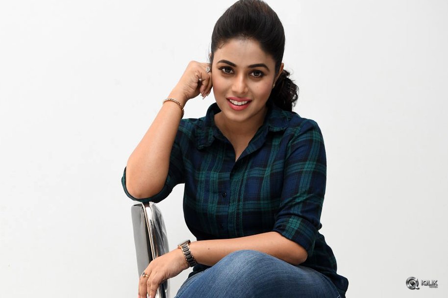 Poorna-Interview-About-Jayammu-Nischayammu-Raa-Movie